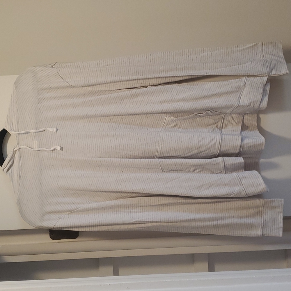 Thin hooded sweatshirt